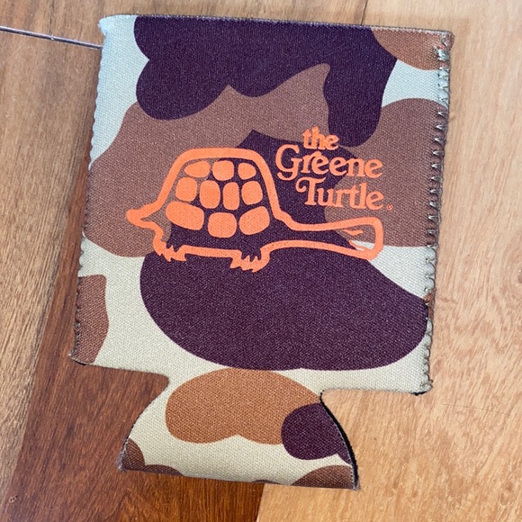 the green turtle Other - NWOT~ THE GREEN TURTLE KOOZIE ~ CAMOUFLAGE